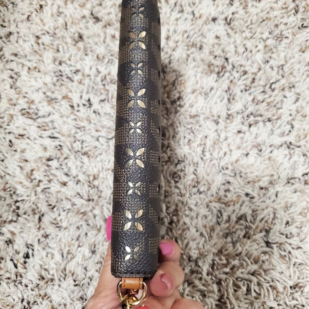 Micheal Kors Signature Wristlet